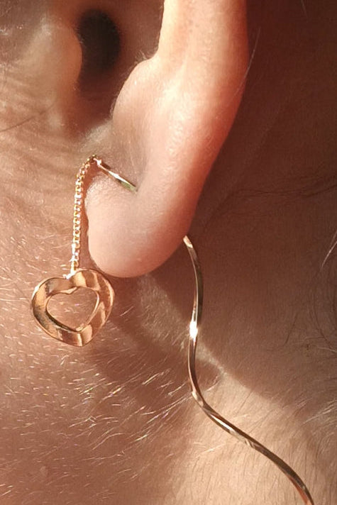Ruhik Amour Wave Heart Earrings