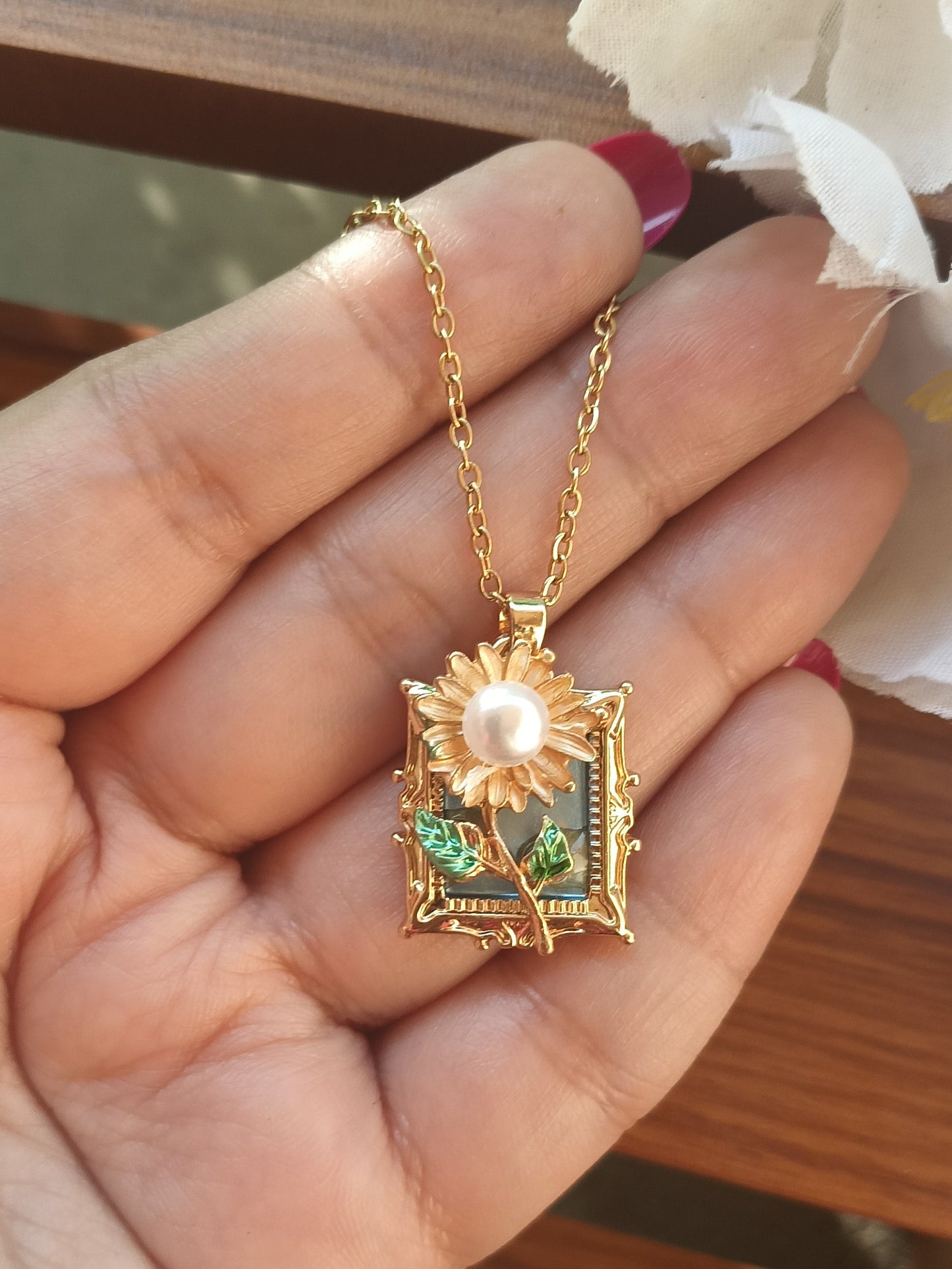 Vintage blossom charm necklace blue
