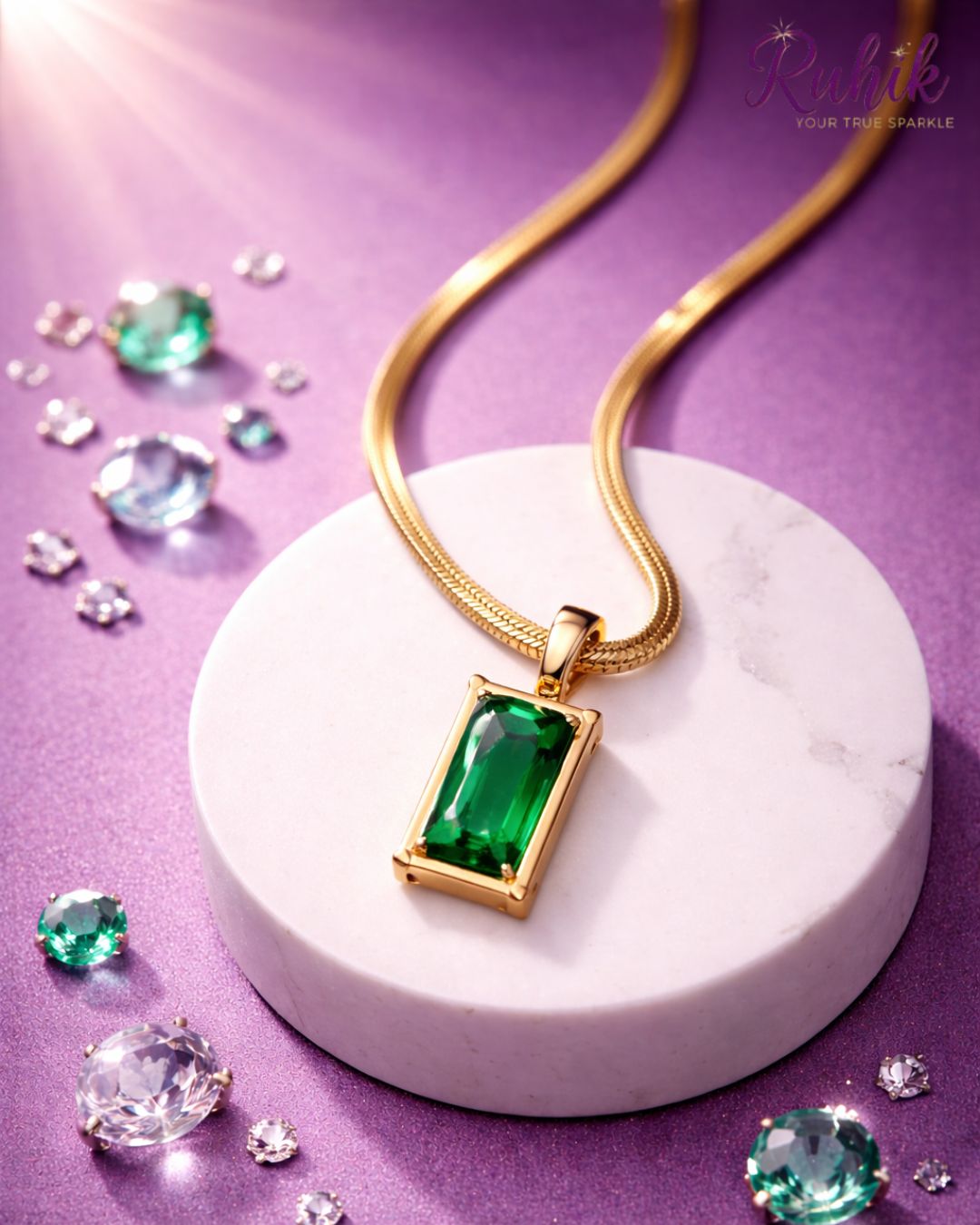 The emrald royale pendant with chain